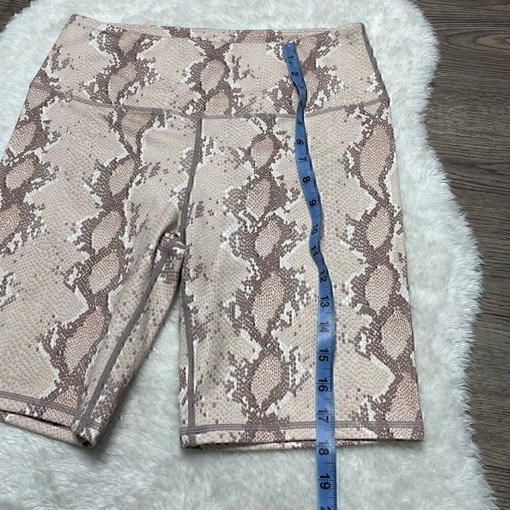 Varley Athletic Gym Shorts Size Large Snake Pattern Stretch Compression - Picture 6 of 7